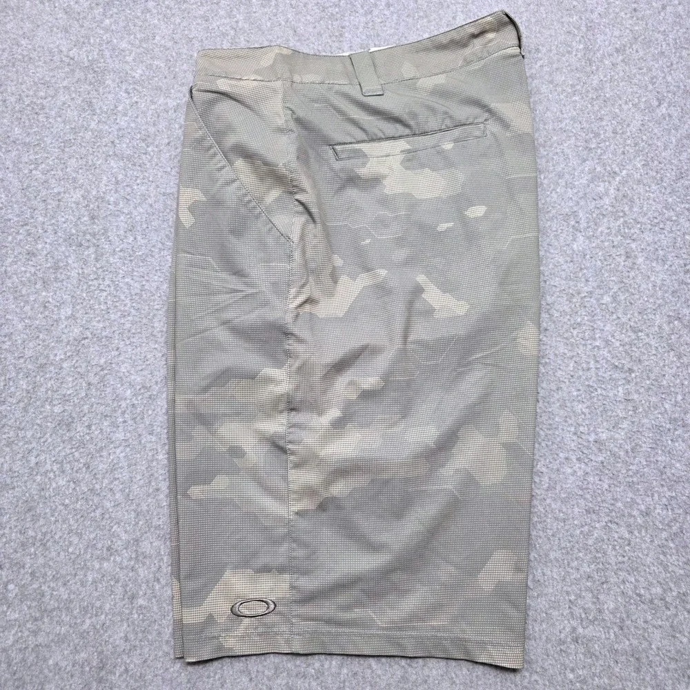 Oakley Golf Shorts Mens Size 40 Grey Digital Camo Flat Front Performance Casual - Picture 6 of 14